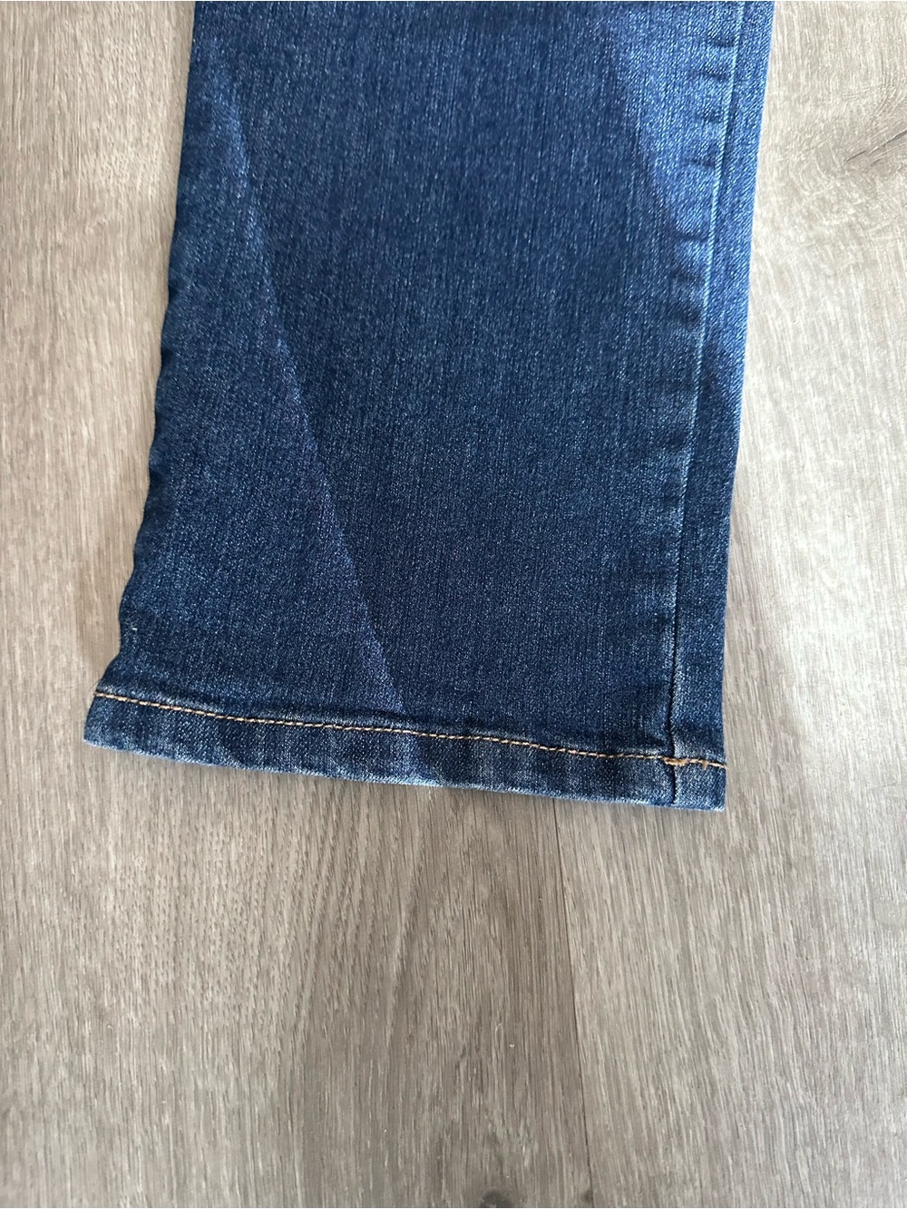 Gloria Vanderbilt Jeans. - Picture 2 of 5